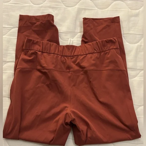 Lululemon On the Fly 7/8 pant SZ 8, Rustic Clay - Picture 4 of 6